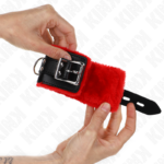 KINK - POLSINI IMBOTTITI IN PELLICCIA CON FORI QUADRI CINTURA ROSSA E NERA REGOLABILE 17-29 CM X 6 CM - immagine 2